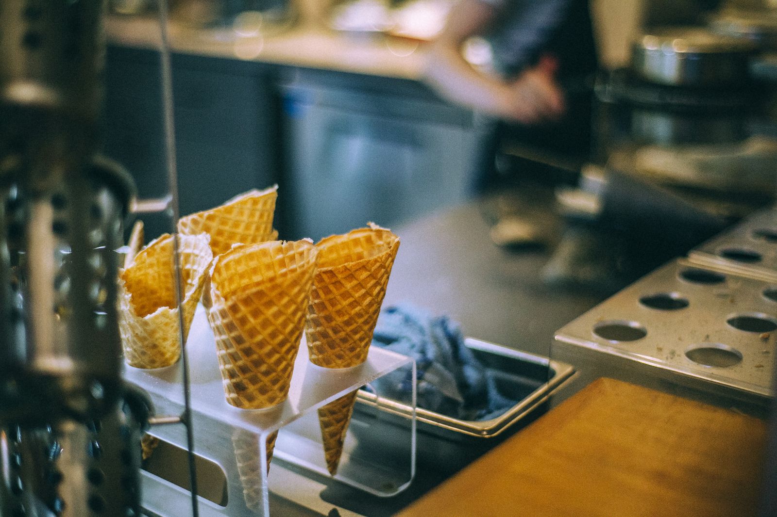 Waffeltüten an der Theke des Eiscafé Aurora